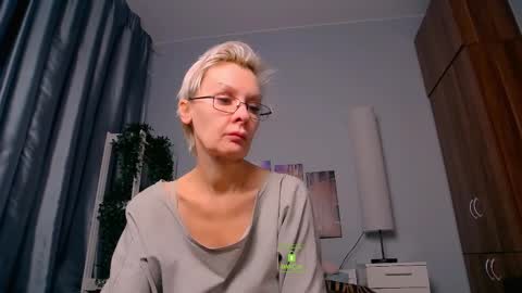 Snapshot of helgahimmele chatting on 02-11-25, 04:11 Helga online show from 02-11-25, 04:11