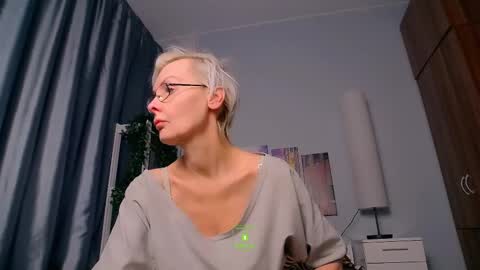 Snapshot of helgahimmele chatting on 02-12-25, 06:51 Helga online show from 02-12-25, 06:51