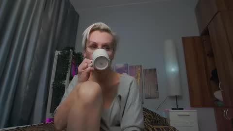 Snapshot of helgahimmele chatting on 02-27-25, 02:21 Helga online show from 02-27-25, 02:21