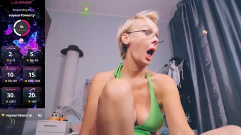 Snapshot of helgahimmele chatting on 10-09-25, 11:25 Helga online show from 10-09-25, 11:25