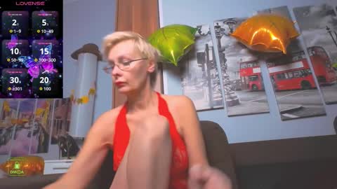 Snapshot of helgahimmele chatting on 11-29-25, 12:08 Helga online show from 11-29-25, 12:08