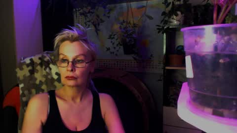 Snapshot of helgahimmele chatting on 05-04-26, 05:42 Helga online show from 05-04-26, 05:42
