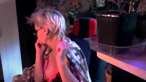 Snapshot of helgahimmele chatting on 05-26-26, 01:29 Helga online show from 05-26-26, 01:29