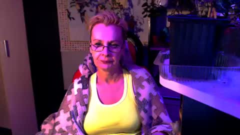 Snapshot of helgahimmele chatting on 06-10-26, 06:40 Helga online show from 06-10-26, 06:40