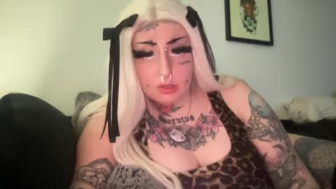 Snapshot of hell0kittyblood chatting on 02-21-25, 05:20 Bunnie Rotz online show from 02-21-25, 05:20