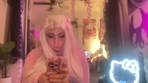 Snapshot of hell0kittyblood chatting on 02-23-25, 06:07 Bunnie Rotz online show from 02-23-25, 06:07