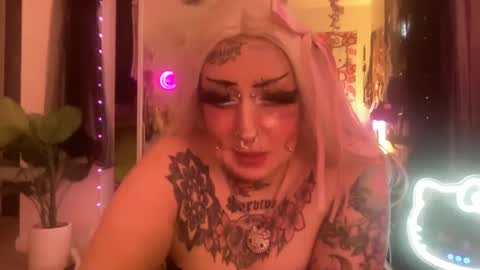 Snapshot of hell0kittyblood chatting on 02-27-25, 06:18 Bunnie Rotz online show from 02-27-25, 06:18