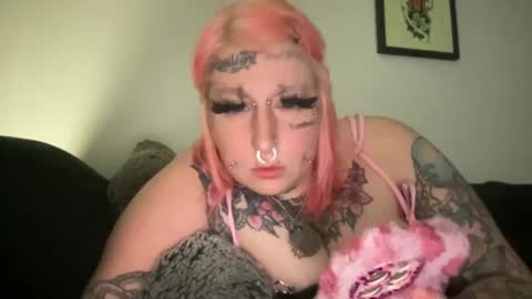 Snapshot of hell0kittyblood chatting on 03-02-25, 01:26 Bunnie Rotz online show from 03-02-25, 01:26