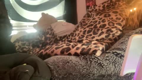 Snapshot of hell0kittyblood chatting on 12-16-25, 06:02 Bunnie Rotz online show from 12-16-25, 06:02