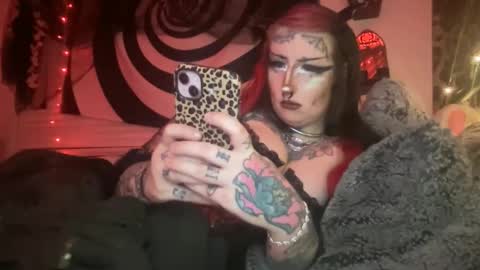 Snapshot of hell0kittyblood chatting on 12-17-25, 06:41 Bunnie Rotz online show from 12-17-25, 06:41