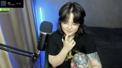 Red online show from 11-18-25, 06:01