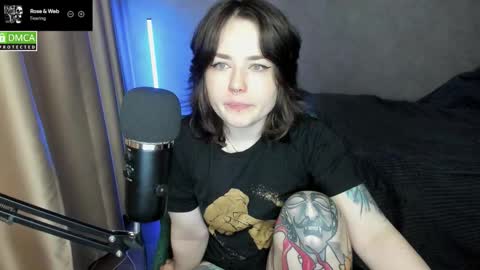 Snapshot of hell_hotline chatting on 12-19-25, 08:49 Red online show from 12-19-25, 08:49