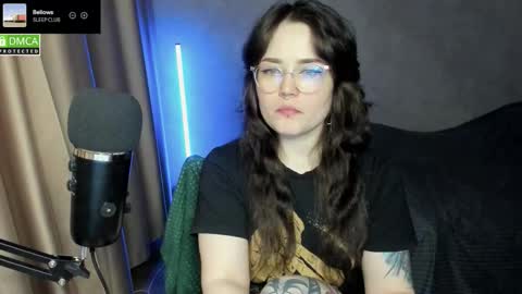 Snapshot of hell_hotline chatting on 12-22-25, 06:49 Red online show from 12-22-25, 06:49