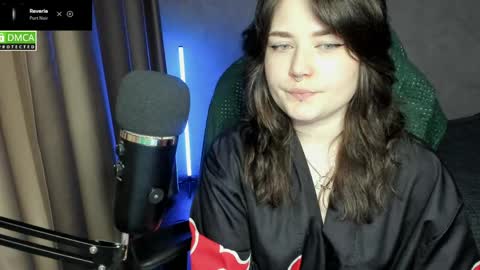 Snapshot of hell_hotline chatting on 05-21-26, 07:32 Red online show from 05-21-26, 07:32