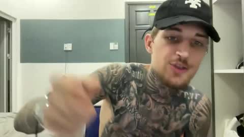 Snapshot of hellacozy chatting on 10-26-25, 03:29 hellacozy online show from 10-26-25, 03:29