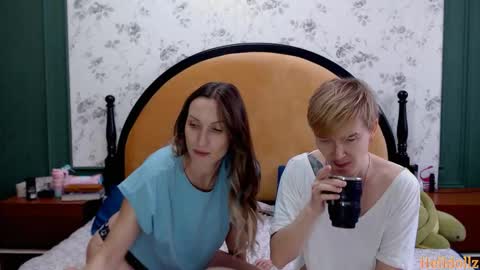 Snapshot of helldollz chatting on 12-17-25, 07:58 HellDollz online show from 12-17-25, 07:58