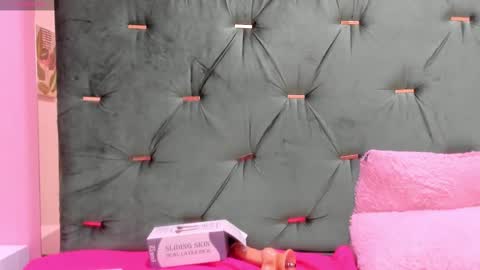 Snapshot of hellen__4master chatting on 02-14-25, 05:25 Hellen online show from 02-14-25, 05:25