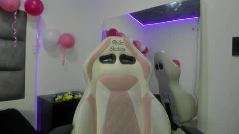 Snapshot of hellen__smith_ chatting on 11-01-25, 01:02 hellen__smith_ online show from 11-01-25, 01:02