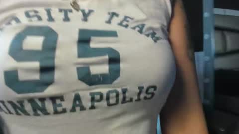 Snapshot of hellen__smith_ chatting on 11-11-25, 01:00 hellen__smith_ online show from 11-11-25, 01:00