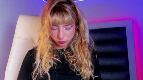 hellen__smith_ online show from 04-21-26, 01:42