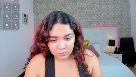 Snapshot of hellen_deluxe12 chatting on 12-16-25, 03:33 hellen online show from 12-16-25, 03:33