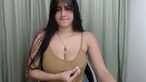 Snapshot of hellen_garcia chatting on 12-28-24, 08:36 Hellen online show from 12-28-24, 08:36