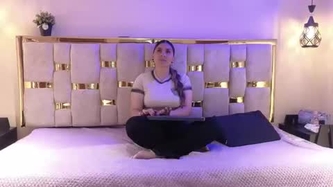 Hellen.  online show from 03-25-26, 11:49