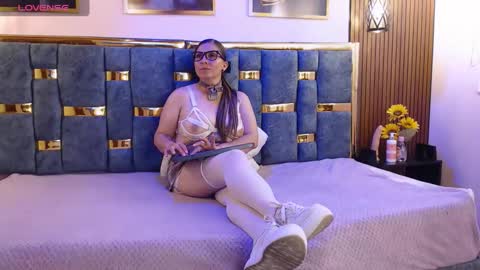 Hellen.  online show from 04-09-26, 03:17