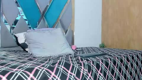 hellen     online show from 02-23-25, 07:22