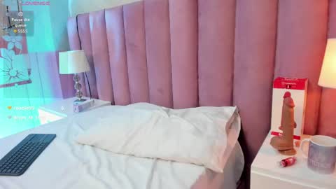 Snapshot of hellencute18_ chatting on 05-28-26, 11:24 online show from 05-28-26, 11:24