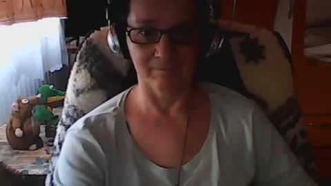 Snapshot of hellenmarie chatting on 01-08-25, 12:05 hellenmarie online show from 01-08-25, 12:05