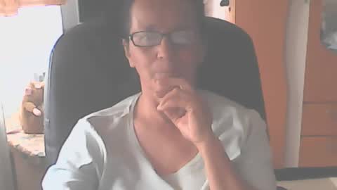 Snapshot of hellenmarie chatting on 09-29-25, 10:53 hellenmarie online show from 09-29-25, 10:53