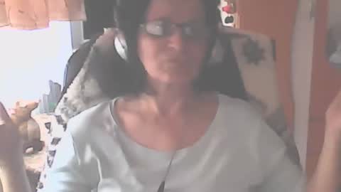 Snapshot of hellenmarie chatting on 11-16-25, 11:16 hellenmarie online show from 11-16-25, 11:16