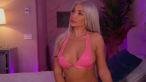 Snapshot of hellenroyy chatting on 09-14-25, 03:16 hellenroyy online show from 09-14-25, 03:16