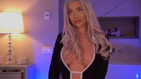 hellenroyy online show from 10-26-25, 04:29