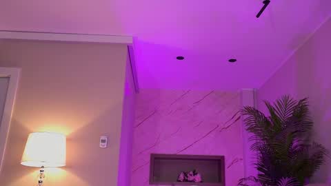 Snapshot of hellenroyy chatting on 10-27-25, 04:05 hellenroyy online show from 10-27-25, 04:05