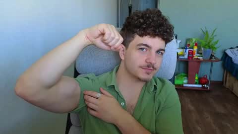 Snapshot of hellish_sugar chatting on 05-19-26, 05:03 Remy online show from 05-19-26, 05:03