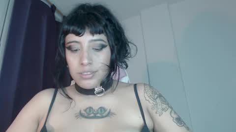 Snapshot of hello_demonkitty chatting on 01-28-25, 09:29 SIMONA  online show from 01-28-25, 09:29