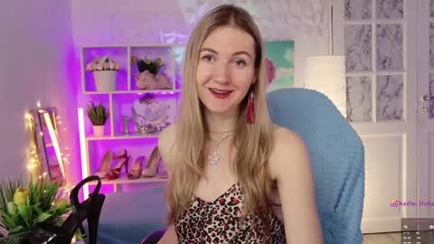 Alisia  Monday to Friday from 10 am to 4 pm GMT 2 online show from 02-14-25, 09:13