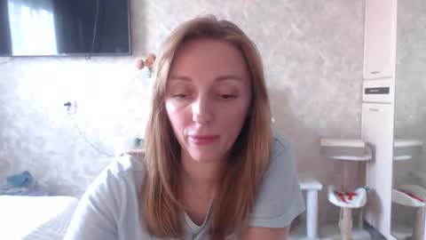 Snapshot of hellokittykaty chatting on 04-30-26, 06:42 Victory online show from 04-30-26, 06:42