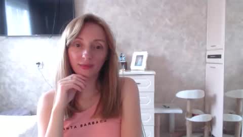 Snapshot of hellokittykaty chatting on 05-12-26, 06:32 Victory online show from 05-12-26, 06:32