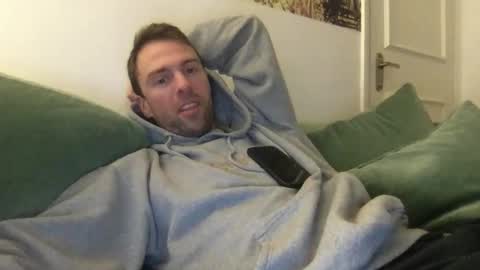 Snapshot of hellolucas69 chatting on 10-28-25, 08:33 Lucas online show from 10-28-25, 08:33