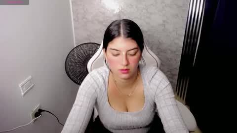 helloo_kityy25 online show from 01-06-26, 02:48