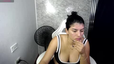 helloo_kityy25 online show from 01-07-26, 04:04