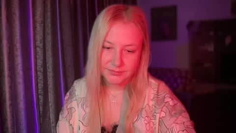 Snapshot of hellyriddle chatting on 12-18-25, 07:25 DeleteyourSadness online show from 12-18-25, 07:25