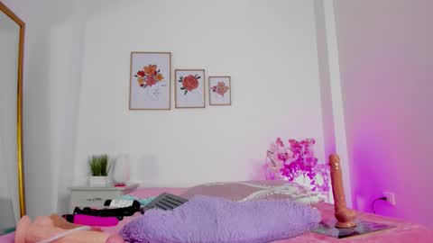 Snapshot of hellzel_moon chatting on 11-24-25, 07:24 Hellzel online show from 11-24-25, 07:24