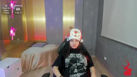 Snapshot of hemmy_tay chatting on 12-20-25, 03:13 Hemmy online show from 12-20-25, 03:13