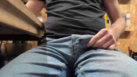 Snapshot of henkietien chatting on 12-11-24, 11:08 henkietien online show from 12-11-24, 11:08