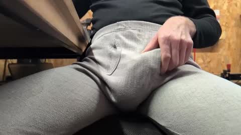 Snapshot of henkietien chatting on 01-18-25, 11:32 henkietien online show from 01-18-25, 11:32