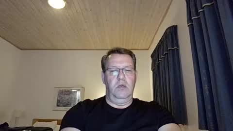 henrikrp1971 online show from 12-12-24, 01:32